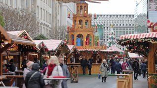 Los tradicionales mercados navideños de Alemania vuelven con seguridad reforzada. Los tradicionales mercados navideños de Alemania vuelven con seguridad reforzada.
