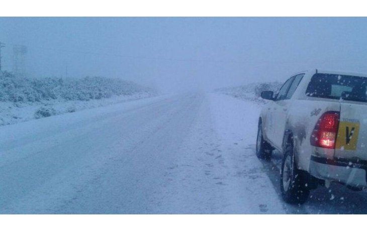 El aeropuerto de Bariloche volvió a operar tras la tormenta de nieve y lluvia