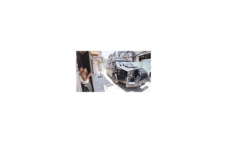 ámbito.com | La guerra entre los militares y los narcotraficantes en las favelas de Río de Janeiro empezó a repercutir en el turismo. Los viajes se postergan y hasta algunos pasajeros de cruceros deciden no bajar a tierra.