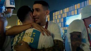 El abrazo íntimo entre Messi y Di María en Qatar