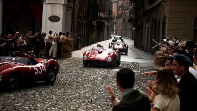 Ferrari llegó a HBO Max con Adam Driver en el papel más intenso de su carrera.