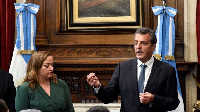 Sergio Massa junto a Cecilia Moreau, en la previa a la Asamblea Legislativa. 