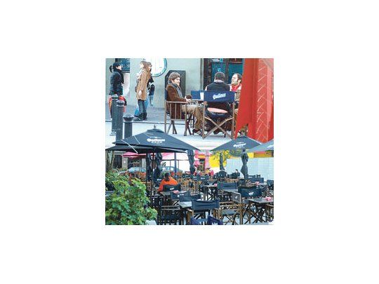 Bares vacíos, hoteles sin huéspedes y negocios sin clientes forman el paisaje que Palermo Soho muestra últimamente a causa de la caída en el turismo esta temporada por la llegada de la pandemia de gripe A.
