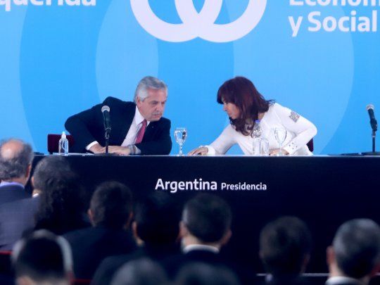 El presidente Alberto Fernández envió hoy un mensaje por redes sociales de pronta recuperación a la vicepresidenta Cristina Fernández de Kirchner﻿.