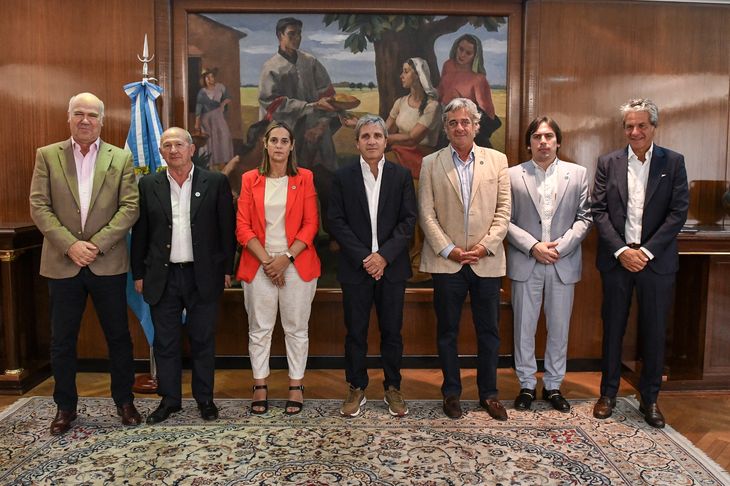 Luis Caputo recibió a los miembros de la Mesa de Enlace.