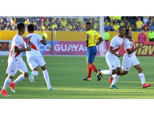 Perú revolucionó la clasificación con su victoria en Quito