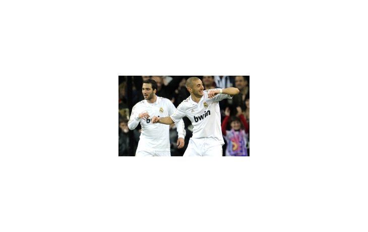 Mourinho apostó a dos nueve como Benzema e Higuaín y pagaron con goles.