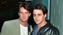 Matthew Perry y Matt LeBlanc en epocas de Friends.&nbsp;