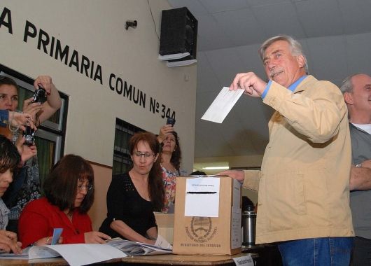 Río Negro: Carlos Soria venció en esa provincia al radical K Barbeito y terminó con 28 años de hegemonía del centenario partido en esa provincia.