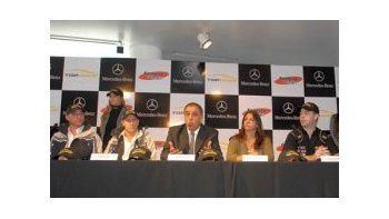 ámbito.com | En el edificio de Mercedes-Benz se realizó la presentación oficial de La Carrera del Año.