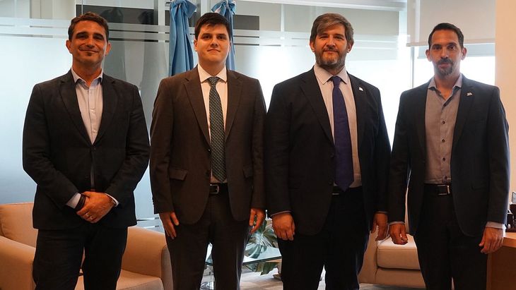 Directivos de Nucleoeléctrica Argentina, entre ellos Juan Martín Campos, el segundo de derecha a izquierda.