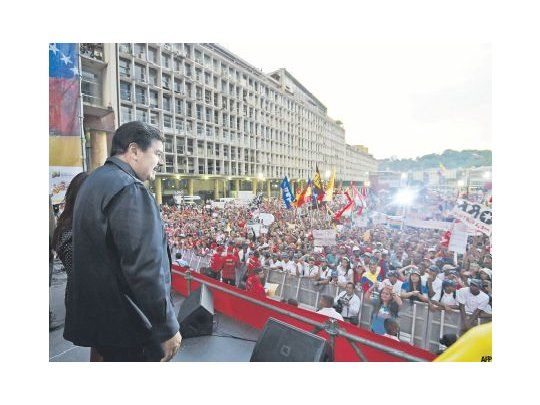 El presidente Nicolás Maduro encabeza un acto electoral en Caracas. A medida que se acerca el 6 de diciembre, el Gobierno ha ido endureciendo su discurso.