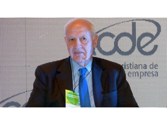 Roberto Lavagna consideró que cuando uno baja el salario y el tipo de cambio, la economía no puede crecer. Por otra parte, el otrora titular hizo hincapié en tres factores claves para pensar la economía hacia futuro: inversión, demanda y productividad.