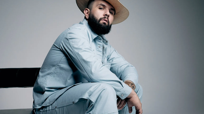 carin-leon-press-credit-Carlos-Ruiz-02-billboard-1548.webp