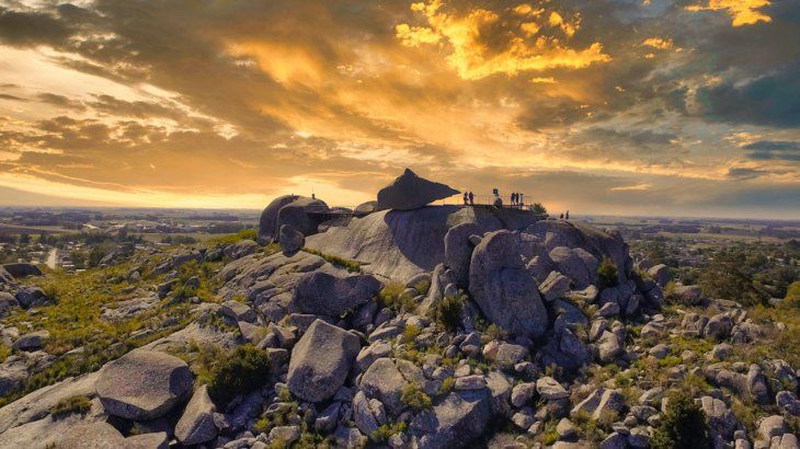 Es una de las localidades más turísticas de la provincia de Buenos Aires. Es una de las localidades más turísticas de la provincia de Buenos Aires.