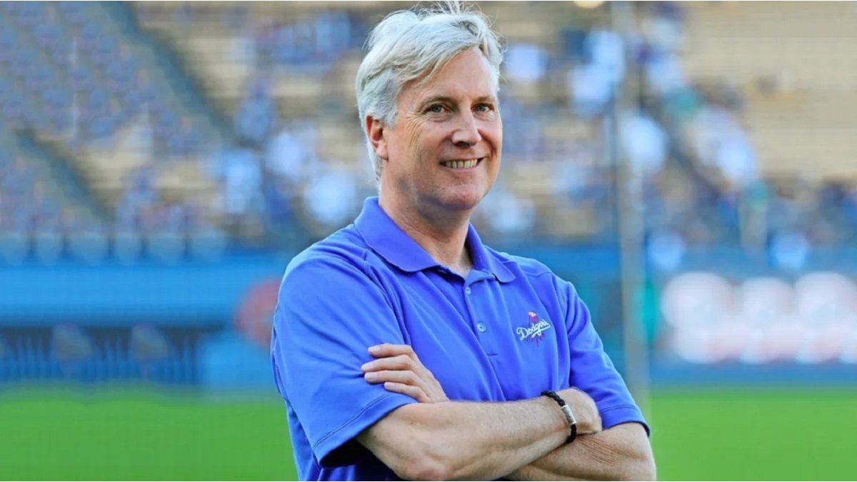 Who is Mark Walter, the tycoon who bought Los Angeles Lakers for 10 billion dollars