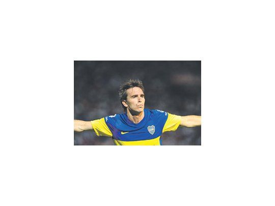 Pablo Mouche quiere volar. El delantero marcó un gol en un superclásico y lo festeja con todo. Boca volvió a ganarle a River.
