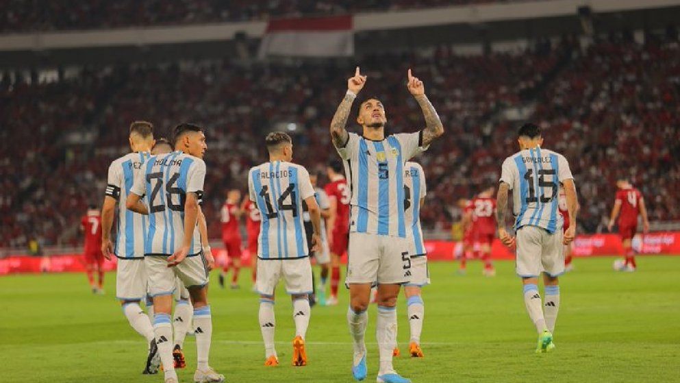 paredes festejo seleccion.jpg