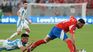 A tackle more typical of rugby than soccer: Nicolás González takes Mauricio Isla's ankle during the match between the Argentine National Team and Chile, which ended with a 1-0 victory for the Scaloneta in the Copa América. The trans-Andean right back confirmed that he is leaving Independiente. A tackle more typical of rugby than soccer: Nicolás González takes Mauricio Isla's ankle during the match between the Argentine National Team and Chile, which ended with a 1-0 victory for the Scaloneta in the Copa América. The trans-Andean right back confirmed that he is leaving Independiente.