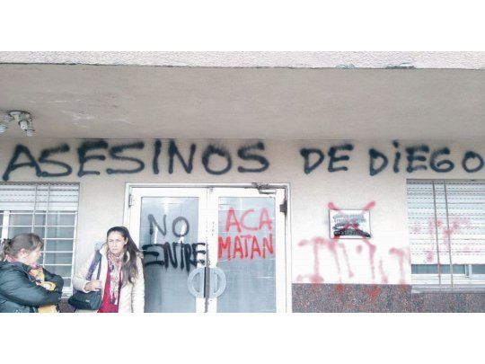 Fue a operarse el tobillo y falleció