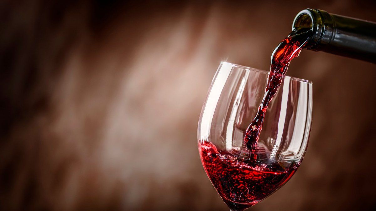 Bye stains: 4 cleaning tricks to clean red wine from clothes
