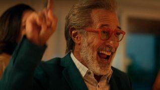 Guillermo Frnacella en uno de los 16 personajes de Homo Argentum.