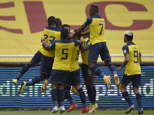 Ecuador goleó a Colombia en Quito.