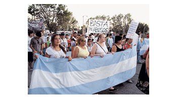 Usuarios de distintas localidades bonaerenses marcharon contra los fuertes incrementos en las tarifas.