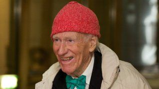 Disfrutó sus miles de millones hasta los 101 años. Disfrutó sus miles de millones hasta los 101 años.