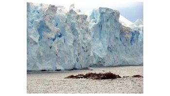 ámbito.com | «Hielos míticos» combina adecuadamente la historia del general Hernán Pujato y otros pioneros de la exploración con la de la presencia argentina en la Antártida y la del último viaje del rompehielos Alte. Irízar.