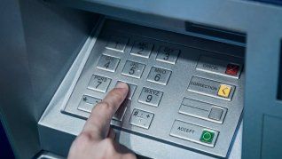 Inflación y billetes: los bancos se vieron obligados a duplicar la reposición de cajeros automáticos Inflación y billetes: los bancos se vieron obligados a duplicar la reposición de cajeros automáticos