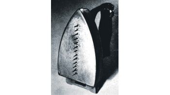 ámbito.com | En la mega muestra «Gallimard-Un siglo de edición y de amistades franco-argentinas» hay fotos de Man Ray, dibujos originales que ilustran libros de Sartre, Camus o Saint-Exupéry, entre otros.
