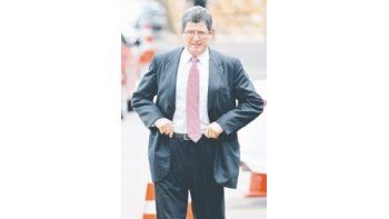 El ministro brasileño de Hacienda, Joaquim Levy, busca desesperadamente que el Congreso termine de votar su plan de austeridad.