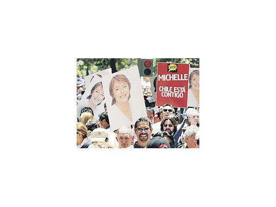 Los partidarios de Michelle Bachelet demuestran optimismo para el domingo. Para hoy está prevista una masiva concentración en el centro de Santiago.
