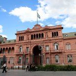 El Gobierno oficializó un nuevo régimen de retiro voluntario para empleados de la Administración Pública Nacional. El esquema contempla compensaciones de hasta 20 sueldos, adicionales según la antigüedad y una inscripción abierta durante noviembre.