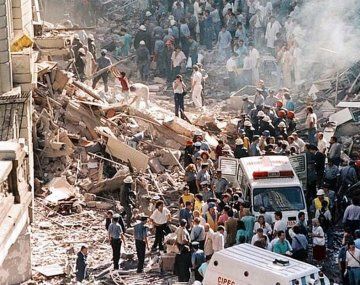 El hecho fue el antecedente directo de la tragedia de la AMIA en 1994, que provocó 85 víctimas fatales. El hecho fue el antecedente directo de la tragedia de la AMIA en 1994, que provocó 85 víctimas fatales.