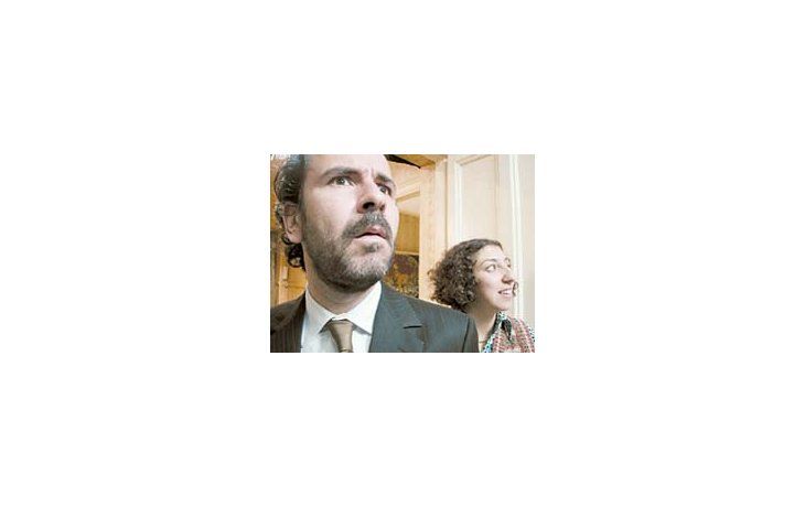 ámbito.com | La imposible pareja de «Crimen ferpecto», comedia policial de humor negro de un maduro Alex de la Iglesia, que hace reír pero deja pensando en el drama detrás de la comedia.La imposible pareja de «Crimen ferpecto», comedia policial de humor negro de un