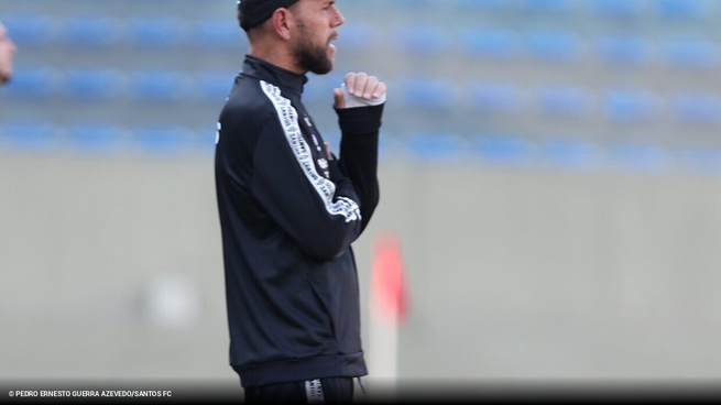 Fuerte denuncia contra DT de equipo femenino del Santos.&nbsp;