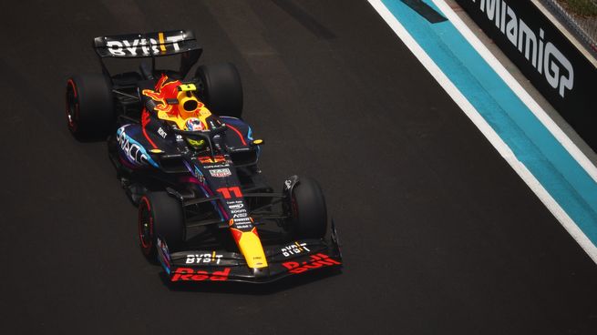 Pérez, que viene de brillar en Baku, largará primero en Miami.