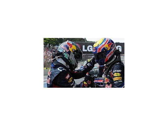 Mark Webber y el bicampeón Sebastian Vettel se impusieron en el GP de Interlagos, última carrera de la temporada.