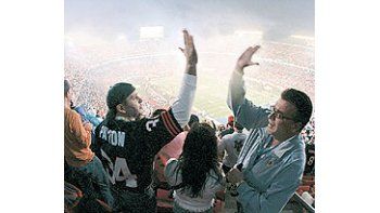ámbito.com | El juego entrelos IndianapolisColts y losChicagoBears paralizóayer no sólo aEstadosUnidos. Secalcula que enel mundo lafinal fue vistapor unos1.000 millonesde personas.