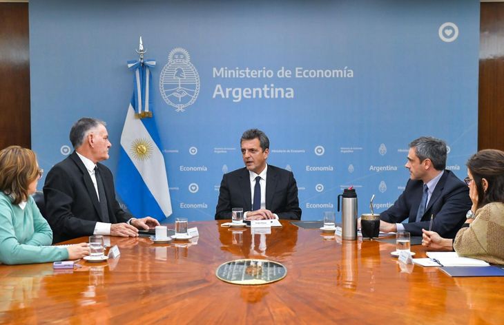 Massa analizó con Castagneto y Michel un programa de "alivio impositivo".