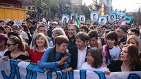 kicillof en la marcha por la noche de los lapices: es la primera vez que los estudiantes invitan a un gobernador