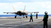 Según denunció el comando, el dron “se acercó agresivamente” al portaaviones con “intenciones poco claras” y “continuó volando hacia el barco a pesar de las medidas de desescalada tomadas por las fuerzas estadounidenses que operan en aguas internacionales”