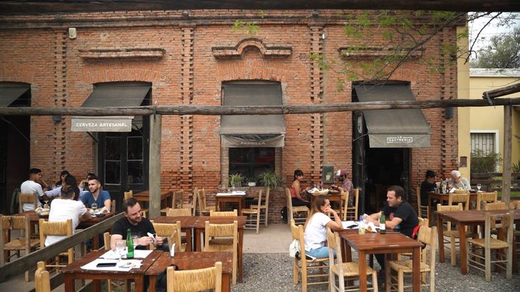 Carlos Keen, one of the must-visit towns, stands out for its typical country cuisine. Carlos Keen, one of the must-visit towns, stands out for its typical country cuisine.