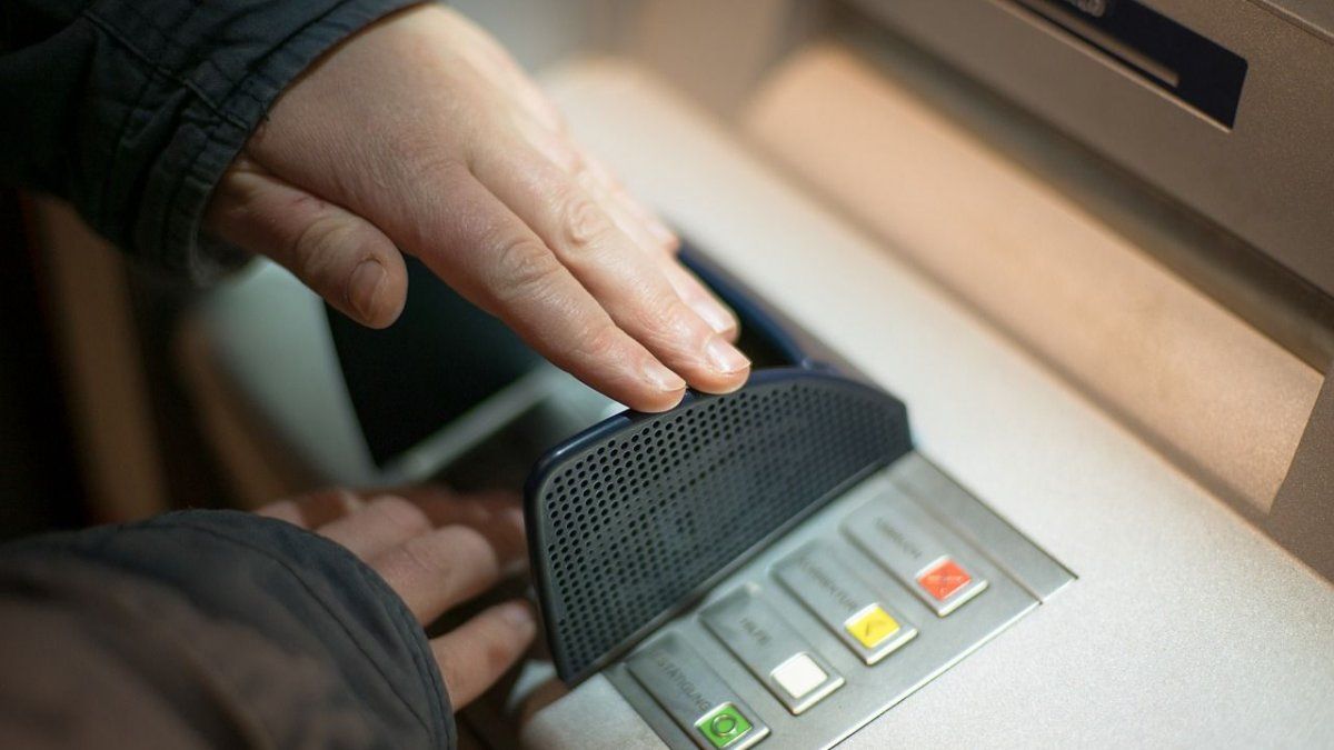 How banks, gas stations and supermarkets work on New Year’s Eve