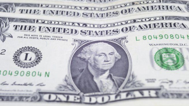 El dólar oficial cerró la jornada a $1.325.