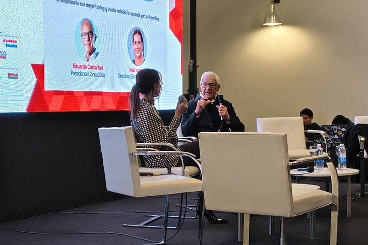 Eduardo Costantini dialogó con Malí Vázquez durante el Coloquio de Acceso a la Vivienda realizado en BATEV, donde destacó que la recuperación del mercado inmobiliario será gradual y volvió a señalar la importancia del crédito para impulsar al sector Eduardo Costantini dialogó con Malí Vázquez durante el Coloquio de Acceso a la Vivienda realizado en BATEV, donde destacó que la recuperación del mercado inmobiliario será gradual y volvió a señalar la importancia del crédito para impulsar al sector
