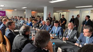 Karina Milei encabezó en San Juan la apertura de la Mesa Federal Minera, junto a gobernadores, funcionarios y empresarios del sector. Karina Milei encabezó en San Juan la apertura de la Mesa Federal Minera, junto a gobernadores, funcionarios y empresarios del sector.