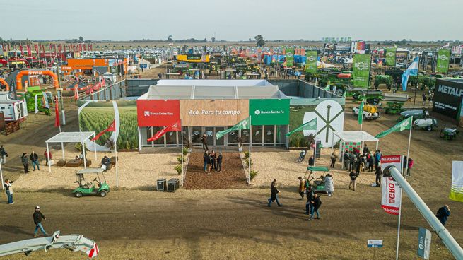 El Banco Santa Fe y el Banco Entre Ríos desplegaron un imponente stand de 900 metros cuadrados y oficiales de negocios en cada uno de los fabricantes y concesionarios de maquinaria